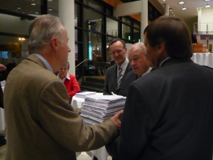 Unterschriftenübergabe an Dr. Beckstein